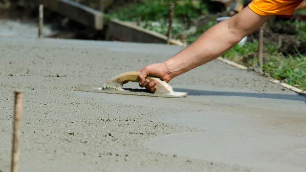 Ile wiąże beton b25? Poznaj kluczowe czynniki i czas utwardzania