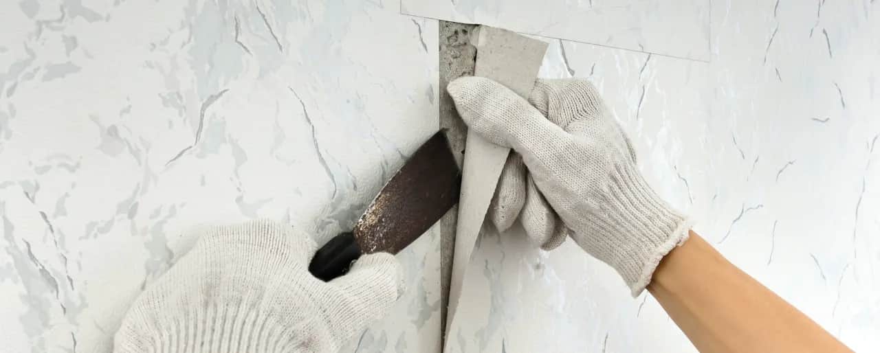 Jak odkleić tapetę od ściany - proste sposoby na szybkie usunięcie