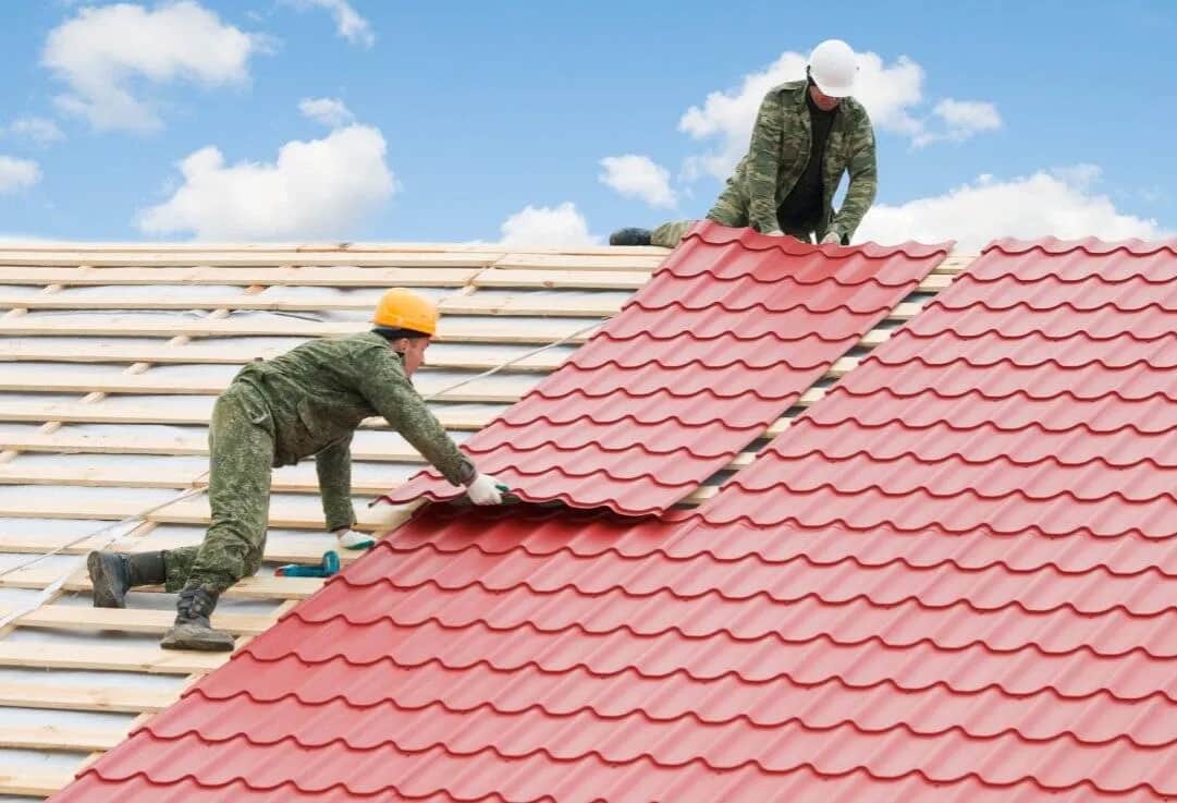 Jak położyć blachę na dach - uniknij najczęstszych błędów montażu