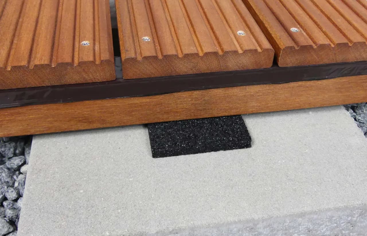 Co pod legary na taras? Odkryj najlepsze materiały na izolację i poziomowanie