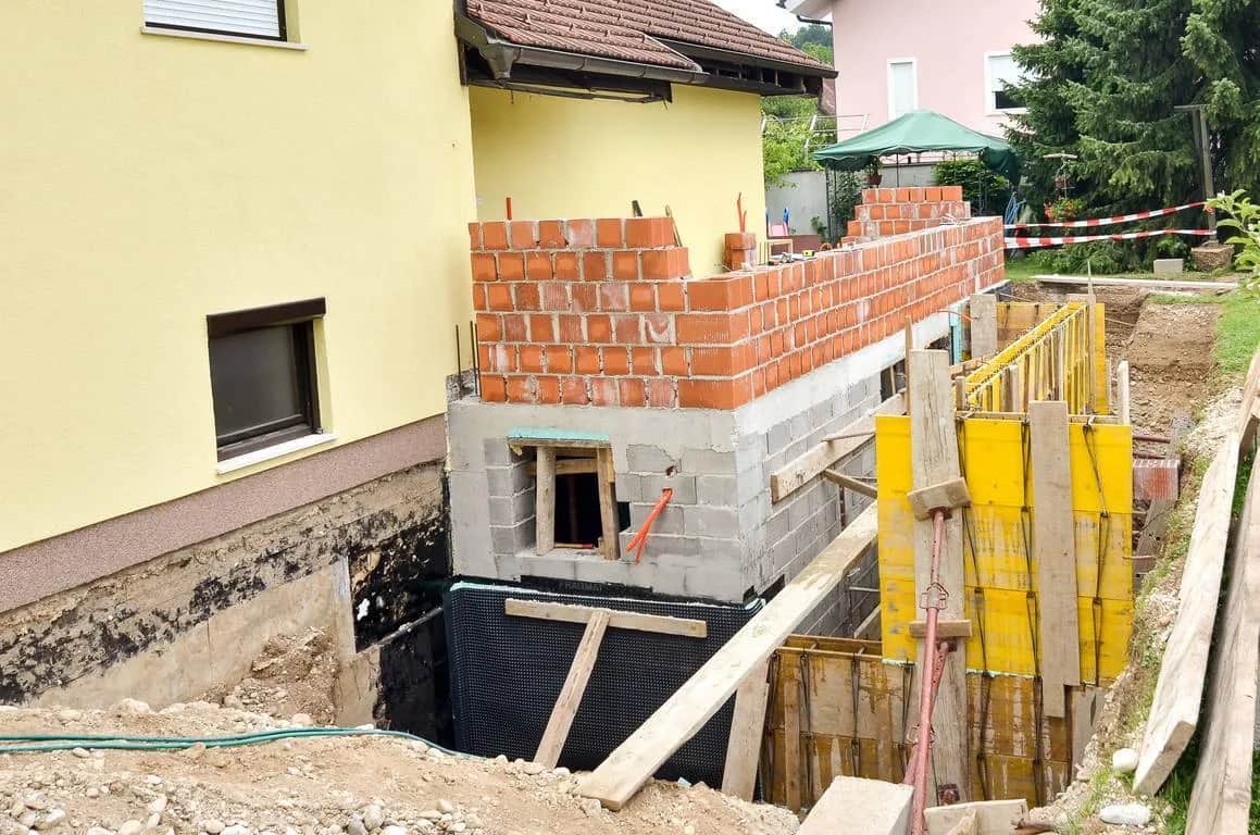 Jak zrobić fundament pod dom – uniknij najczęstszych błędów w budowie