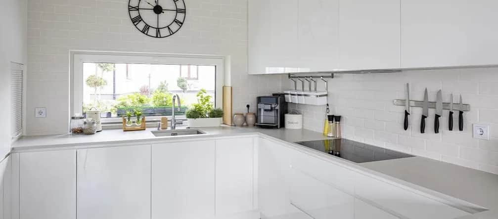 Jak zabezpieczyć ścianę w kuchni przed tłuszczem i utrzymać czystość