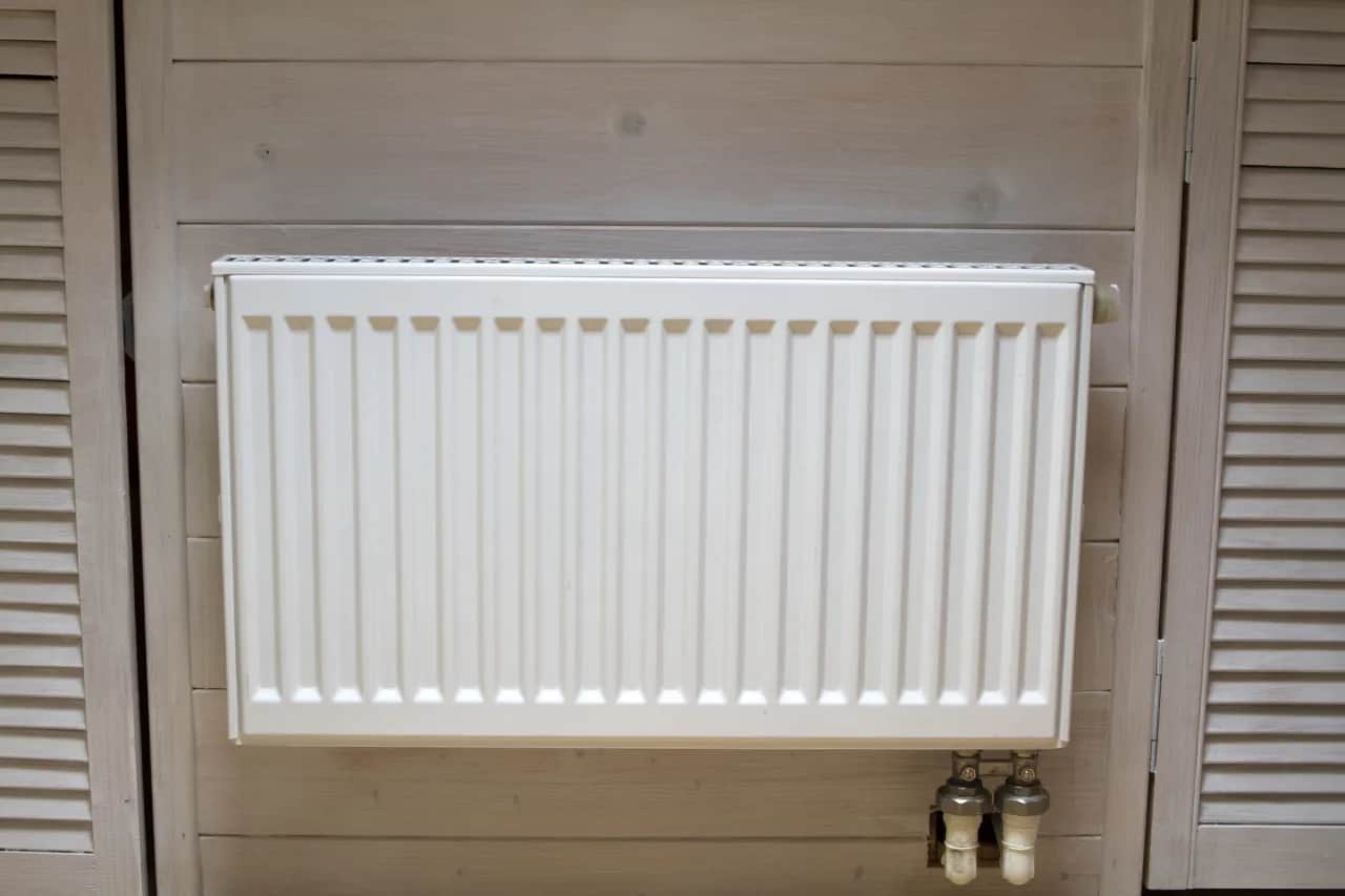 Jakie grzejniki elektryczne do domu drewnianego zapewnią oszczędności?