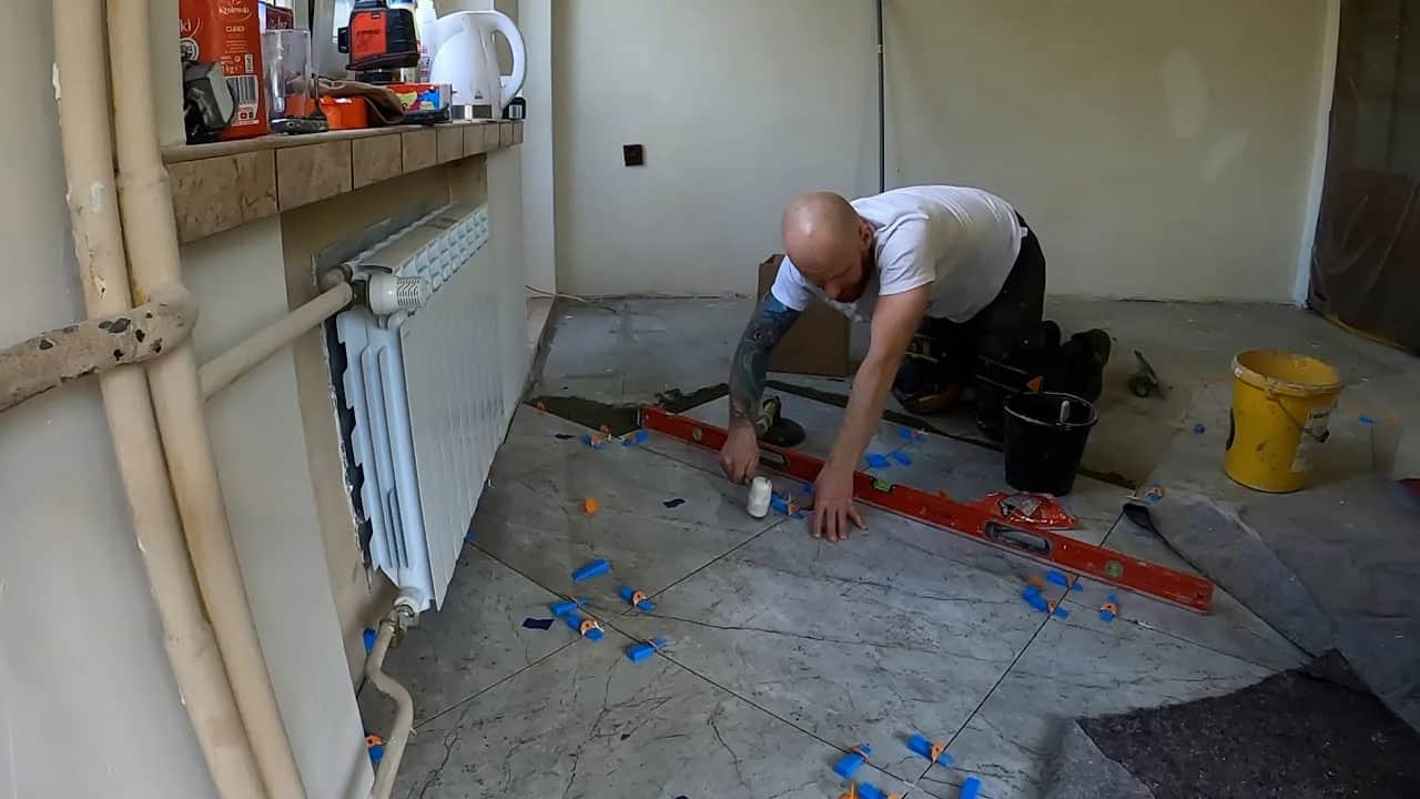 Jak układać terakotę w karo - uniknij najczęstszych błędów i zyskaj efektowny wygląd