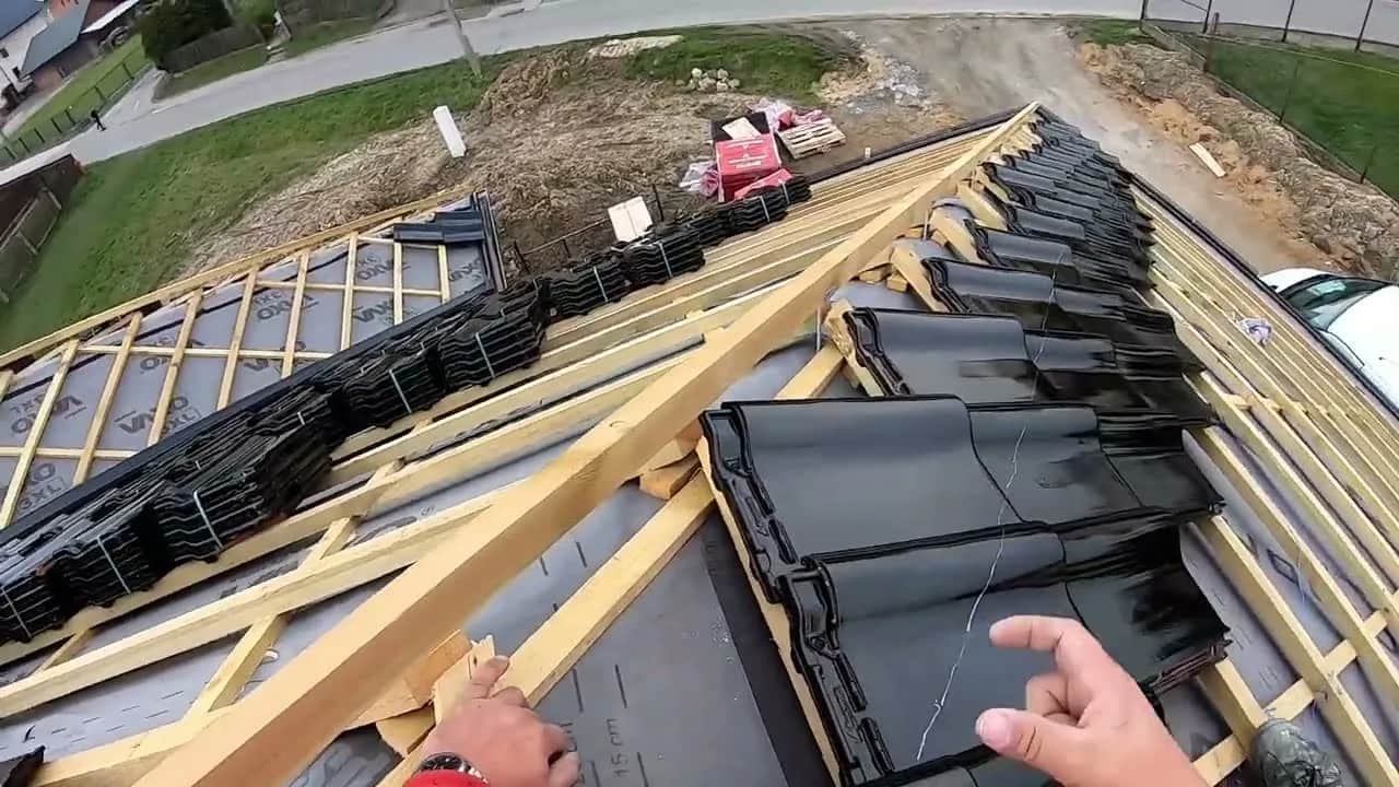 Czym ciąć dachówkę ceramiczną, aby uniknąć zniszczeń i pyłu?