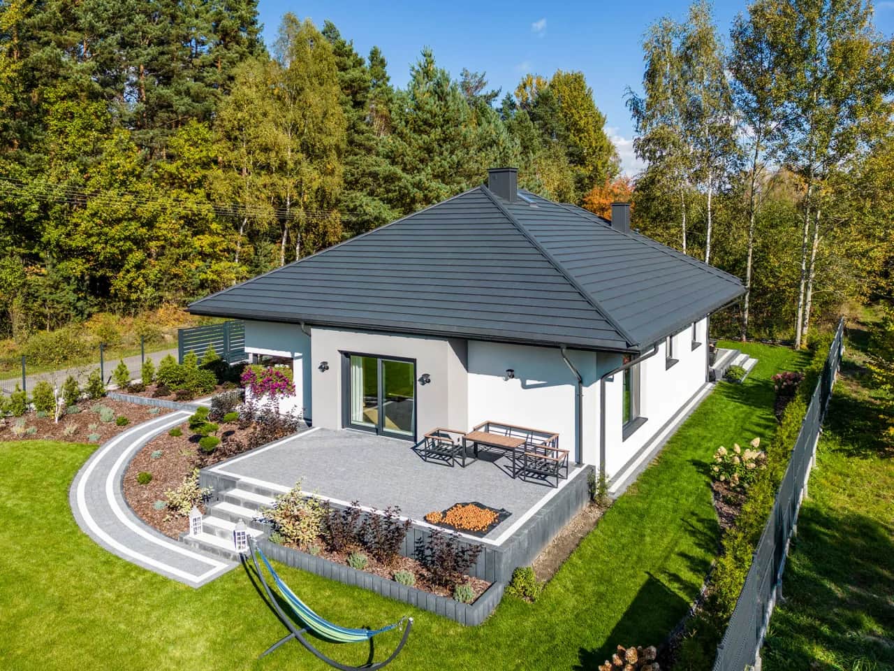 Dach czterospadowy konstrukcja - kluczowe aspekty i pułapki do uniknięcia