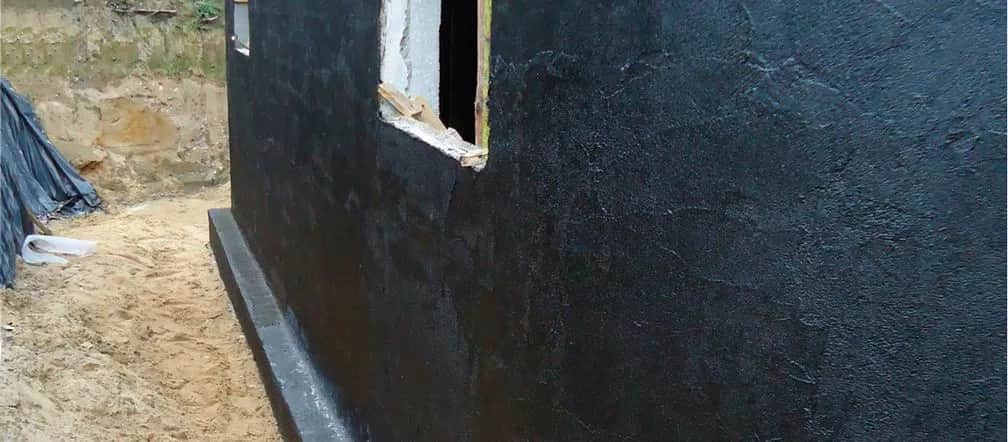 Skuteczne metody zabezpieczenia fundamentów przed wilgocią i wodą