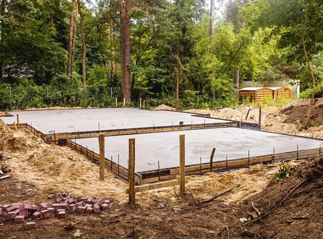 Fundamenty czy płyta - która opcja jest tańsza i lepsza dla domu?