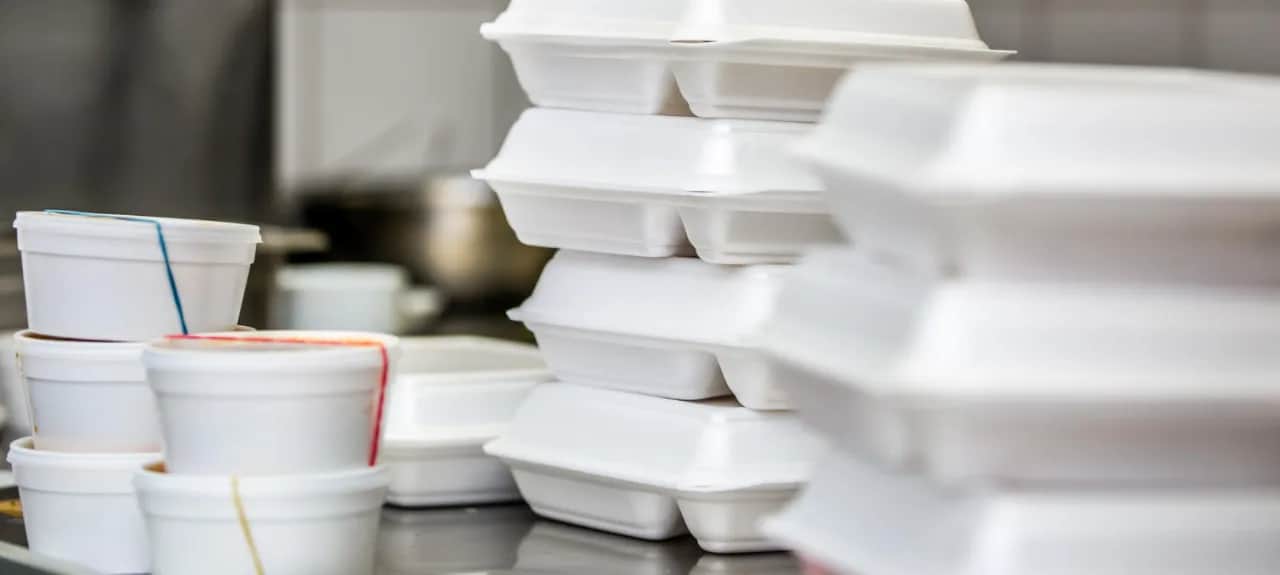 Jakie śmieci wyrzucić styropian? Poznaj właściwe metody utylizacji