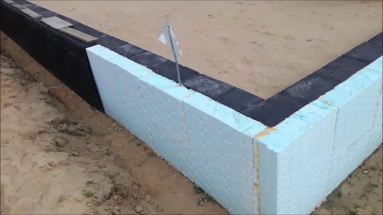 Czym kleić styropian do dysperbitu, aby uniknąć problemów z przyczepnością?