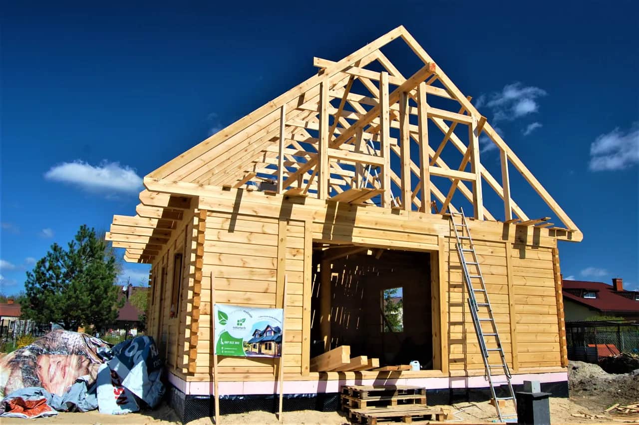 Jak zbudować dom drewniany krok po kroku – uniknij kosztownych błędów