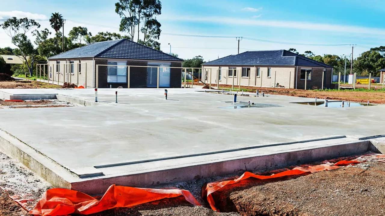 Ile kosztuje izolacja fundamentów? Poznaj ukryte wydatki i oszczędności