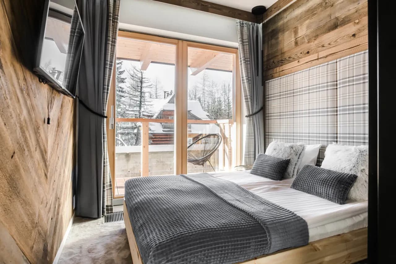 Jak urządzić drewniany dom - sprawdzone pomysły na stylowe wnętrza