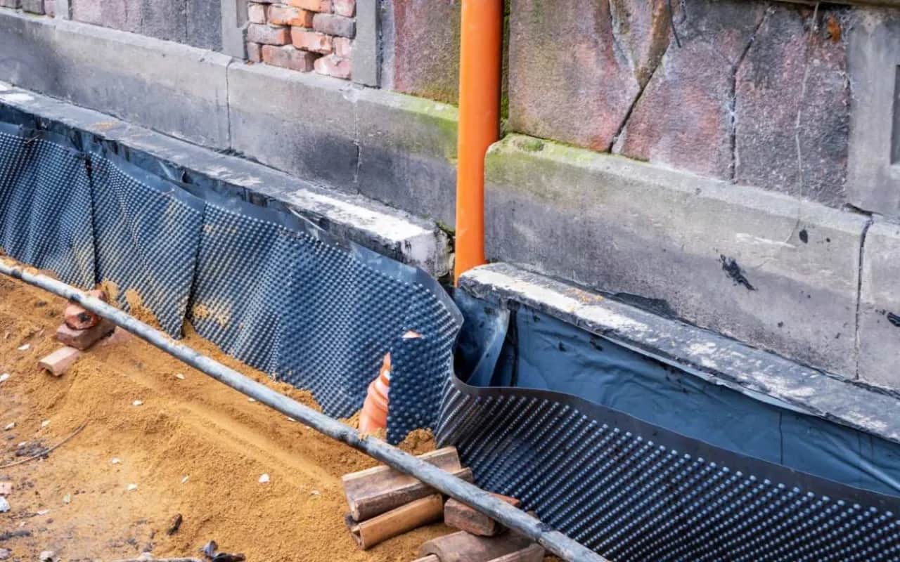 Czy ocieplać fundamenty w starym domu? Oto kluczowe korzyści i metody